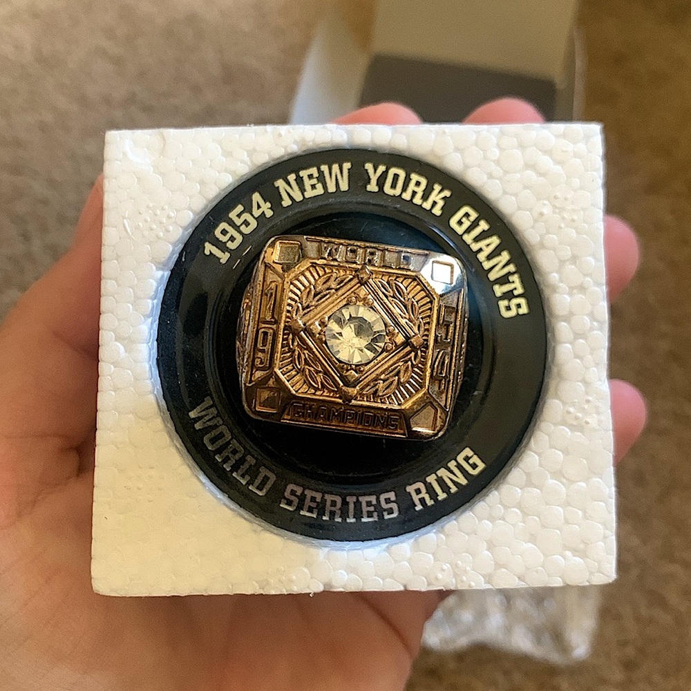 San Francisco Giants 1954 World Series Replica Ring with Box